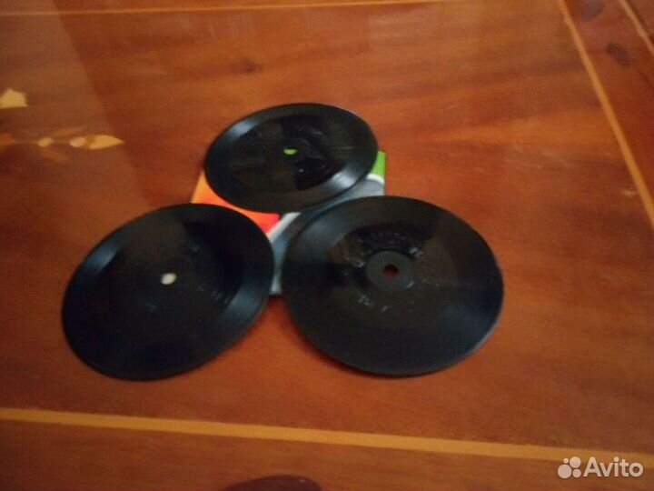 Виниловые пластинки малюсенькие. СССР.3шт