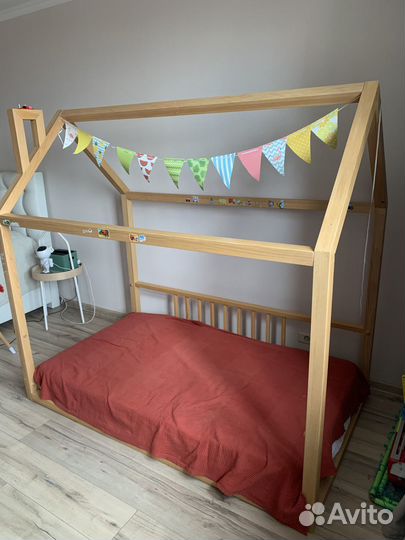 Кроватка-домик