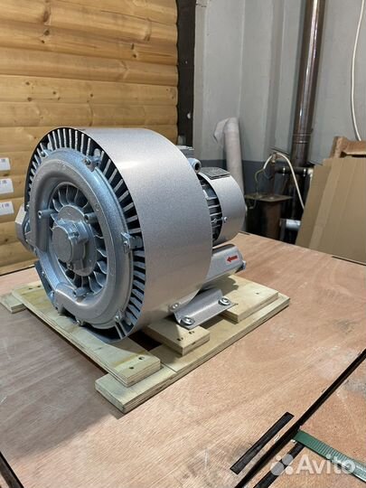 Вихревой вакуумный насос