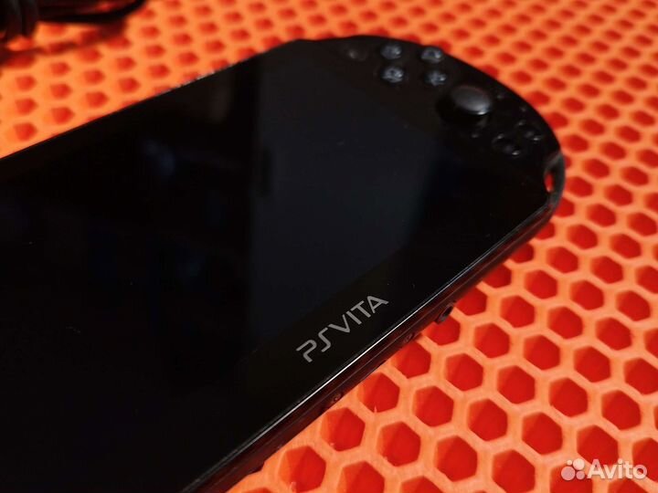 Sony PS Vita Slim Прошитая + Карта Памяти 8GB
