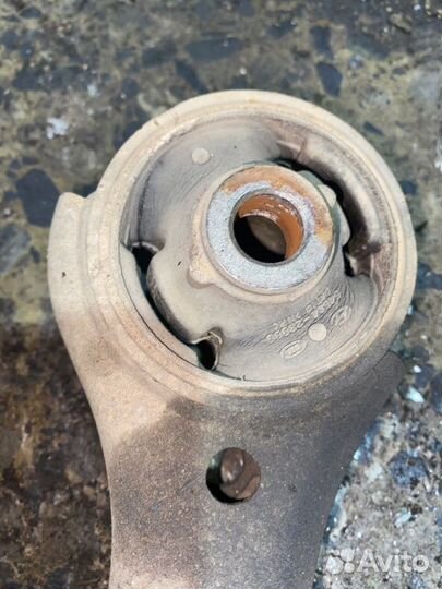 Рычаг подвески нижний передний левый Hyundai Santa