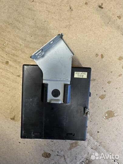 Блок управления дверьми Nissan Serena C25