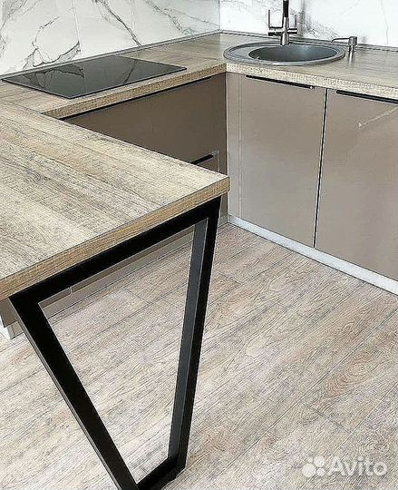 Кухня до потолка