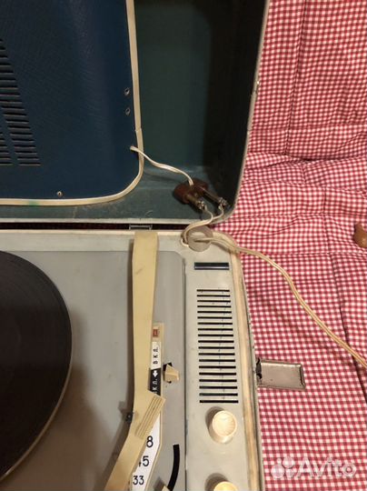 Проигрыватель винила юность