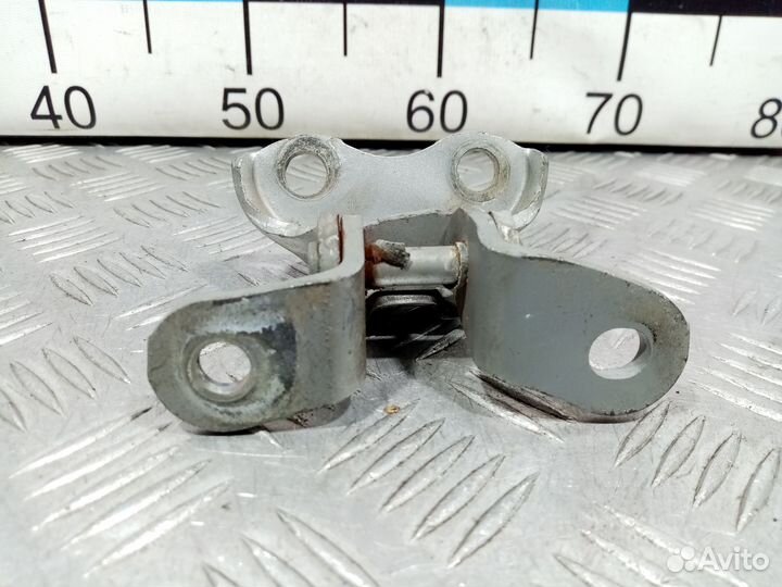 Б/У Петля двери передней левой нижняя Toyota