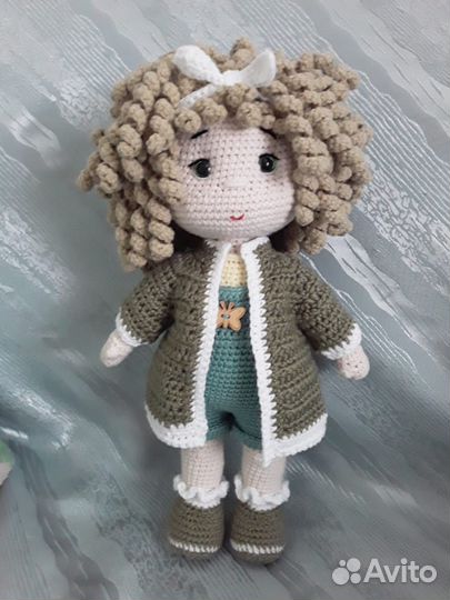 Вязаная кукла ручной работы