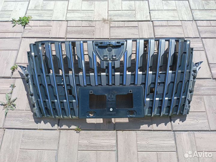 Решётку ридиатораToyota Esquire