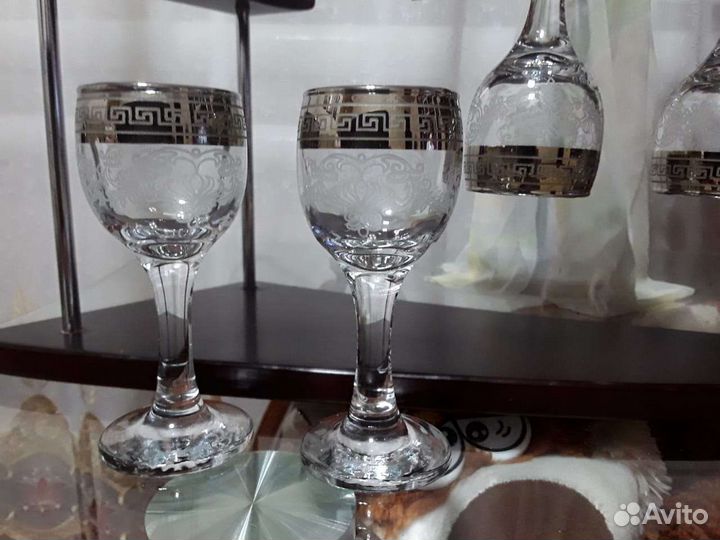 Стойка с рюмками