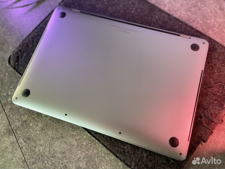 MacBook Pro 13 2020 16/512/i5 130 циклов