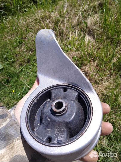 Подушка Двигателя и Коробки Хёндай Санта Фе 1