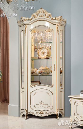 Витрина угловая Элиза, цвет крем, новая