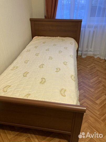 Кровать с матрасом