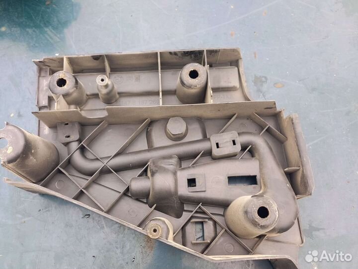 Отсек под инструменты BMW 523i