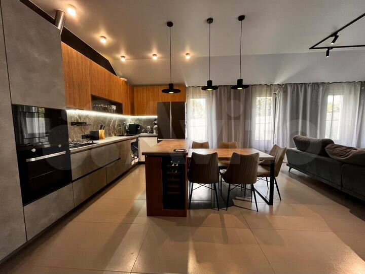 Дом 194,9 м² на участке 10 сот.