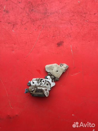 Замок двери передний правый Nissan Almera Classic