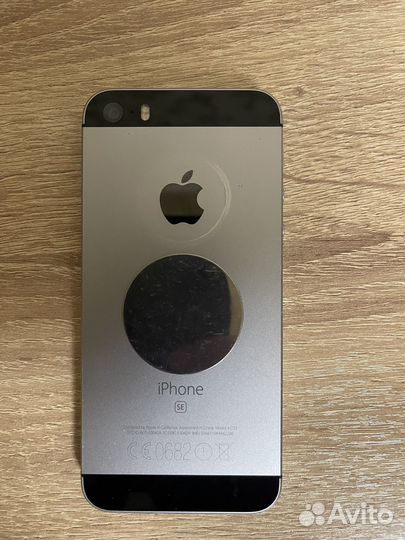 iPhone SE, 32 ГБ