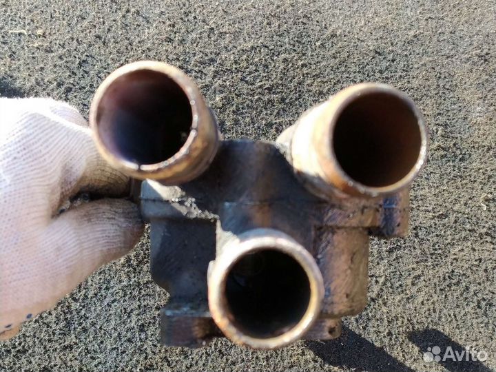 Корпус термостата kia cerato 1