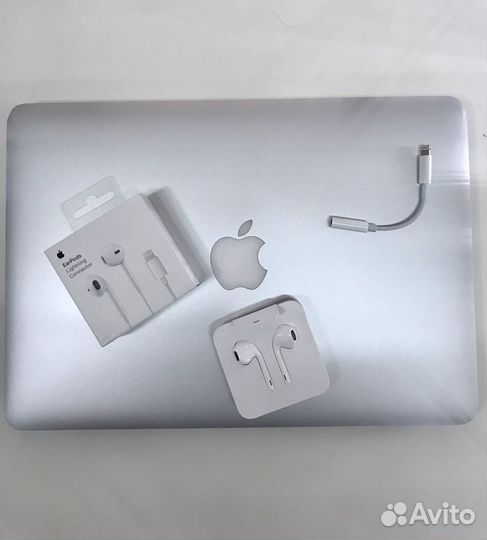 Наушники на iPhone 11 оригинал