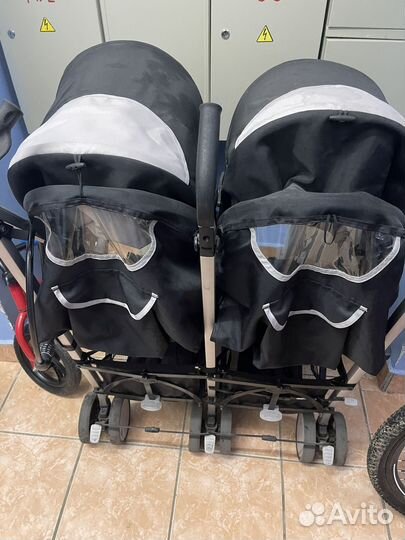 Коляска для двойни+ 2 беговела в подарок