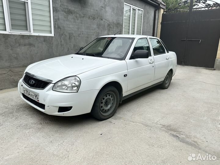 Капот на LADA priora 1