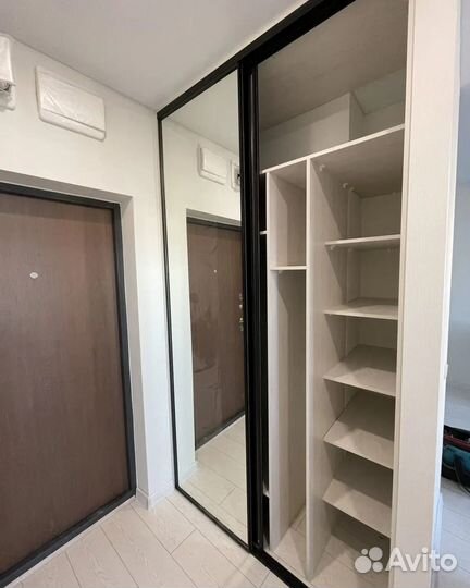 Шкаф с зеркалом