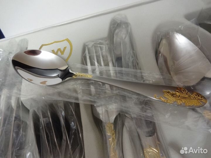 Набор столовых приборов с титановым покрытием новы