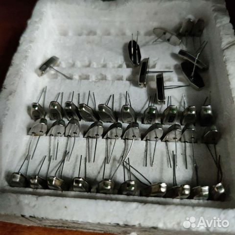 Резонатор частоты (кварц)