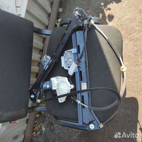 Стеклоподъемник Mercedes-Benz W207 A2077200446