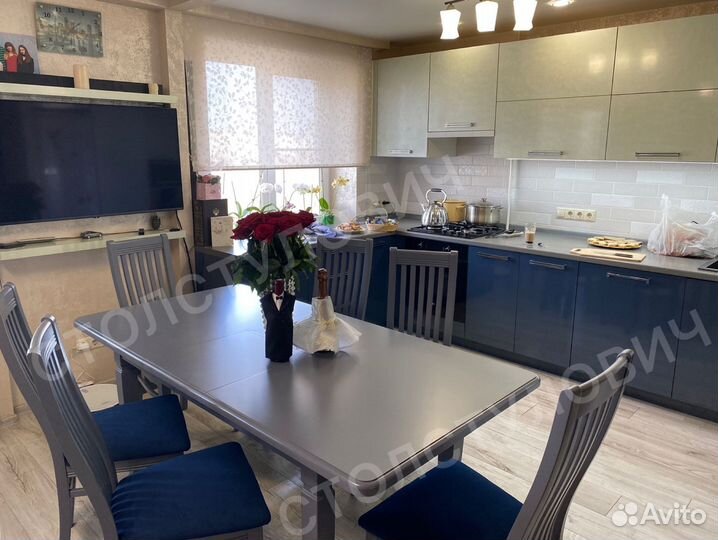 Столы и стулья