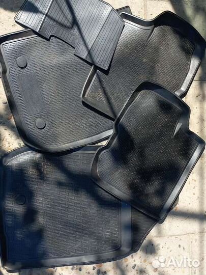 Резиновые коврики для автомобиля