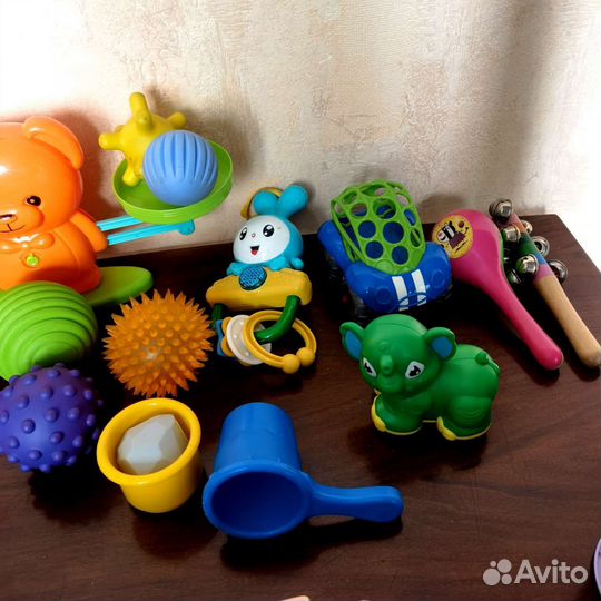 Набор развивающих и не очень игрушек пакетом