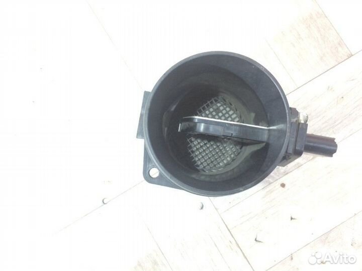 Расходомер воздуха дмрв Volkswagen Passat B6 2.0