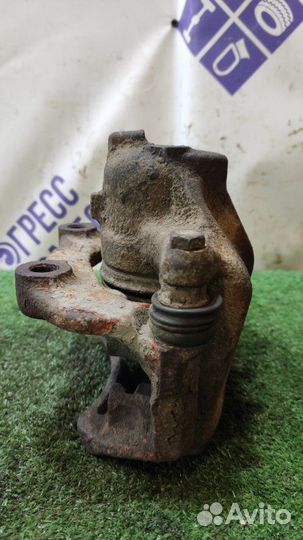 Суппорт передний правый Volkswagen Passat B5 седан