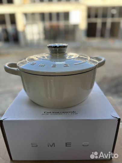 Кастрюля чугунная Smeg