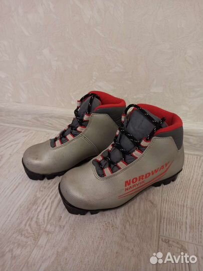 Лыжные ботинки р. 32