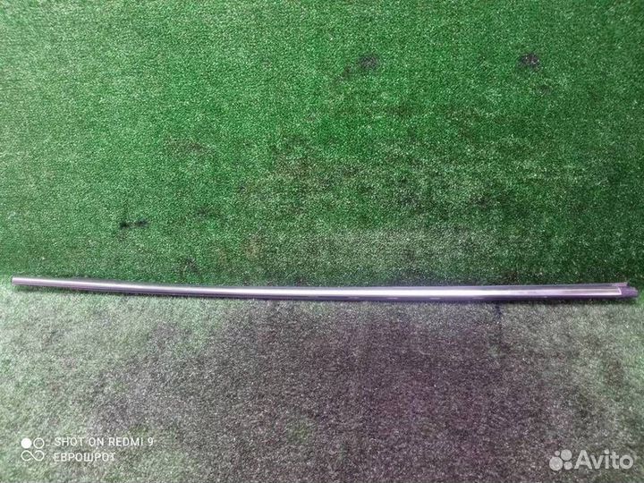 Накладка стекла переднего правого Opel Astra H (2