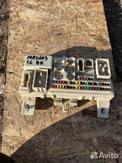 Блок предохранителей Mazda 3 bk