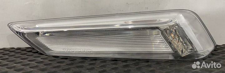 Поворотник правый Volvo FH5 84389835