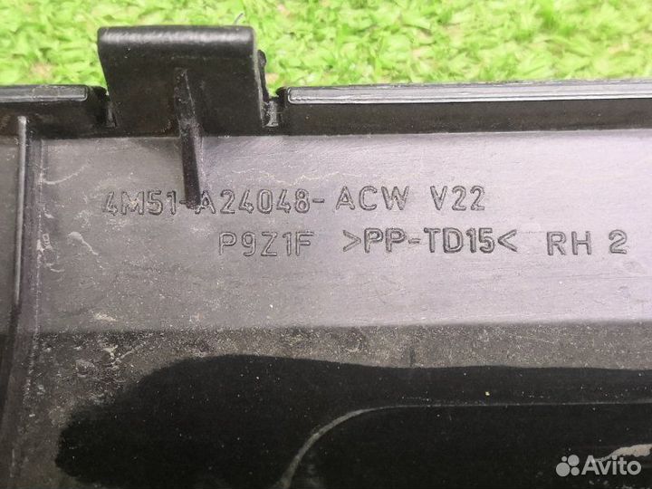 Обшивка двери передняя правая Ford Focus 2