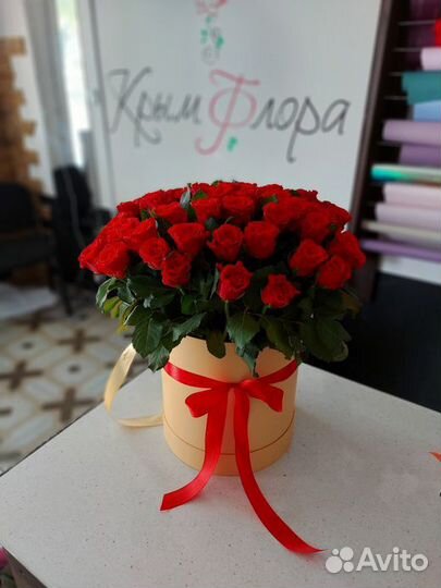 Цветы в шляпной коробке