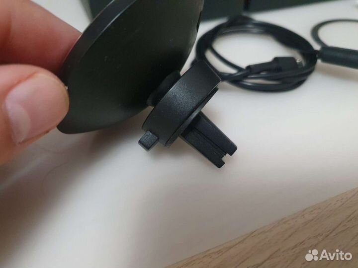 Магнитная беспроводная авто зарядка