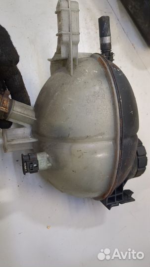 Бачок расширительный Mercedes C W204, 2010