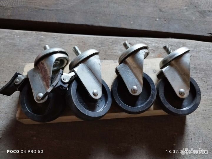 Кресло на колесиках