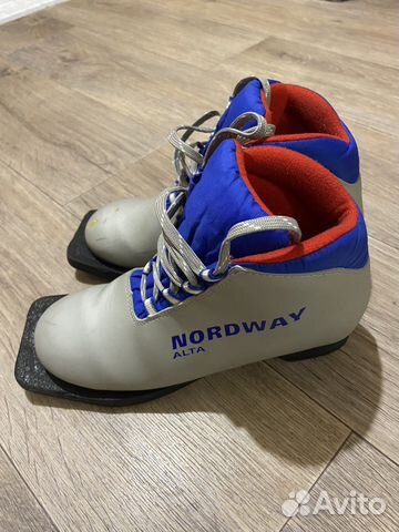 Лыжные ботинки