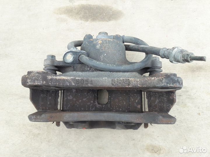 Суппорт тормозной передний Mitsubishi Grandis