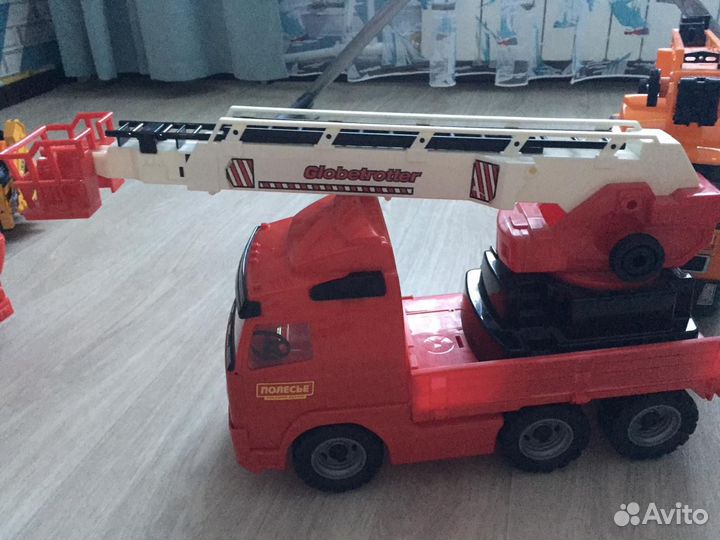 Игрушечные машинки