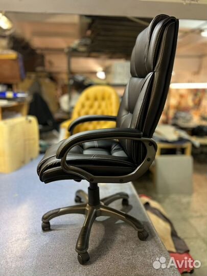 Офисное компьютерное кресло