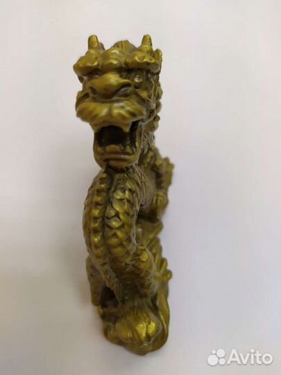 Статуэтка дракона с жемчужиной
