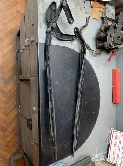 Поводок стеклоочистителя MB W220