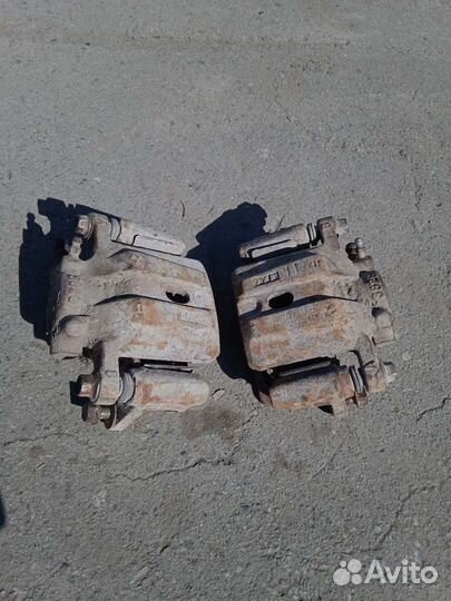 Суппорт задний левый mitsubishi chariot grandis